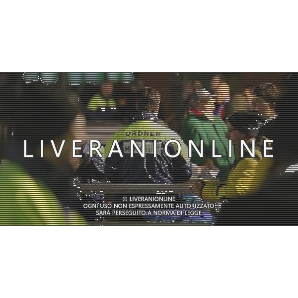 firo : 17.11.2015, Fu§ball, International, EM 2016, Europameisterschaft 2016, Nationalmannschaft,Testspiel, Deutschland - Holland, Niederlande TERRORGEFAHR BOMBENDROHUNG terror SPIELABSAGE IN Hannover POLIZEI MASCHINENPISTOLE Ordner vor der HDI arena $worldrights,Es gelten unsere AGB, einsehbar auf www.firosportphoto.de, copyright by firo sportphoto: Coesfelder Str. 207 D-48249 DŸlmen www.firosportphoto.de mail@firosportphoto.de (V o l k s b a n k B o c h u m - W i t t e n ) BLZ.: 430 601 29 Kt. Nr.: 341 117 100 Tel:Ê +49-2594-9916004 Fax:Ê+49-2594-9916005 / AGENZIA ALDO LIVERANI SAS - ITALY ONLY - EDITORIAL USE ONLY - GERMANIA OLANDA AMICHEVOLE AD HANNOVER NON DISPUTATA PER ALLERTA TERRORISMO