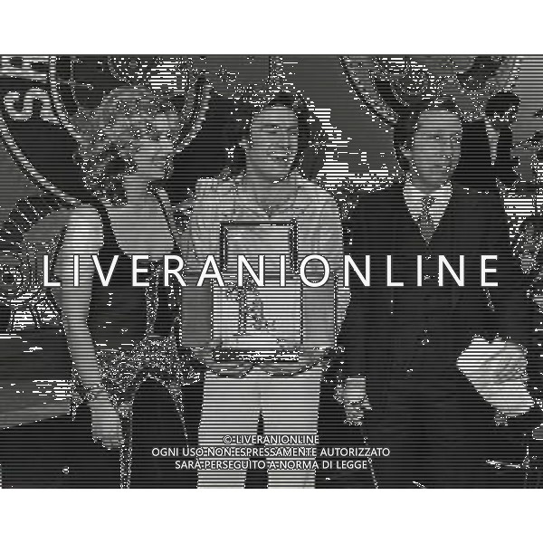 SANREMO 1979 FESTIVAL DELLA CANZONE ITALIANA NELLA FOTO MINO VERGNAGHI VINCE IL FESTIVAL DI SANREMO CON MIKE BONGIORNO E ANNA MARIA RIZZOLI AG ALDO LIVERANI SAS