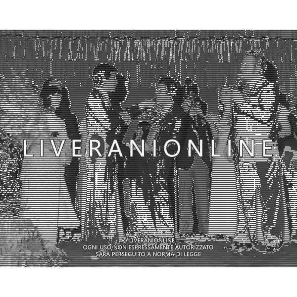 SANREMO FESTIVAL DELLA CANZONE ITALIANA 1976 NELLA FOTO PEPPINO DI CAPRI VINCE IL FESTIVAL DI SANREMO AG ALDO LIVERANI SAS