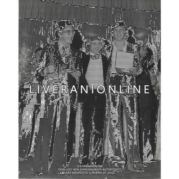 SANREMO FESTIVAL DELLA CANZONE ITALIANA 1976 NELLA FOTO PEPPINO DI CAPRI VINCE IL FESTIVAL DI SANREMO AG ALDO LIVERANI SAS