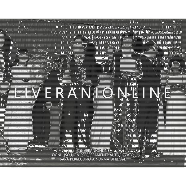SANREMO FESTIVAL DELLA CANZONE ITALIANA 1976 NELLA FOTO PEPPINO DI CAPRI VINCE IL FESTIVAL DI SANREMO AG ALDO LIVERANI SAS