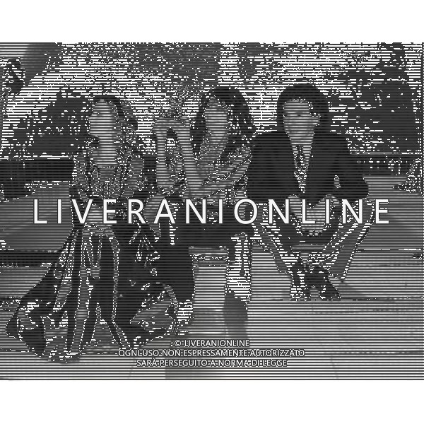 1981 SANREMO FESTIVAL DELLA CANZONE ITALIANA NELLA FOTO ALICE VINCE IL FESTIVAL DI SANREMO CON LORETTA GOGGI E DARIO BALDAN BEMBO AG ALDO LIVERANI SAS