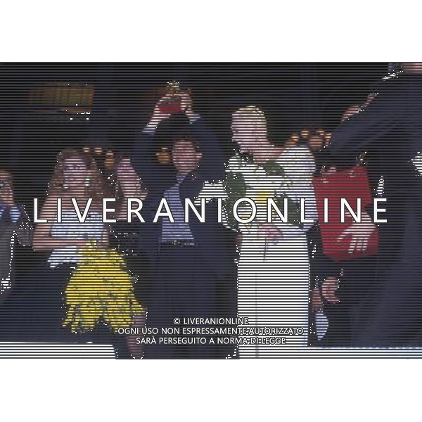 1992 SANREMO-FESTIVAL DELLA CANZONE ITALIANA NELLA FOTO LUCA BARBAROSSA VINCE IL FESTIVAL DI SANREMO CON BRIGITTE NIELSEN E ALBA PARIETTI E MILLY CARLUCCI AG ALDO LIVERANI SAS