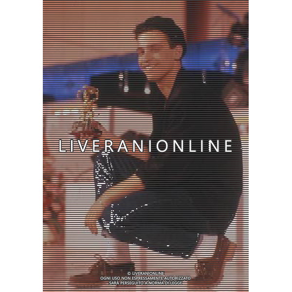 1986 SANREMO FESTIVAL DELLA CANZONE ITALIANA NELLA FOTO EROS RAMAZZOTTI VINCE IL FESTIVAL DI SANREMO AG ALDO LIVERANI SAS