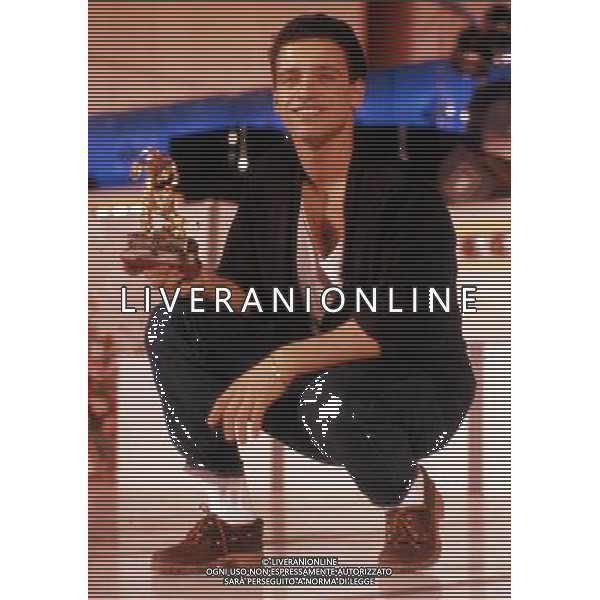1986 SANREMO FESTIVAL DELLA CANZONE ITALIANA NELLA FOTO EROS RAMAZZOTTI VINCE IL FESTIVAL DI SANREMO AG ALDO LIVERANI SAS