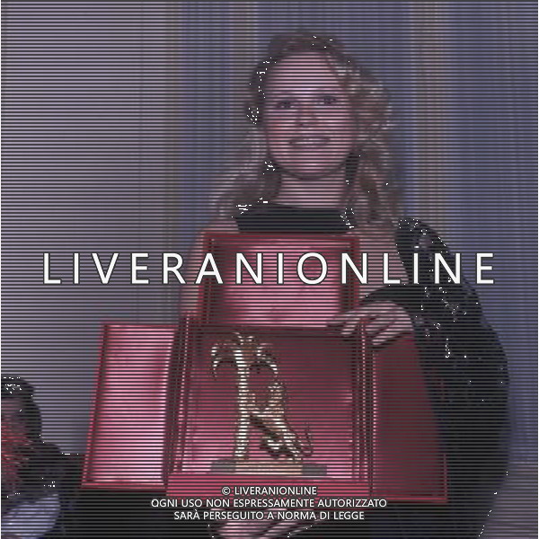 1975 SANREMO FESTIVAL DELLA CANZONE ITALIANA NELLA FOTO Rosangela Scalabrino IN ARTE GILDA VINCE IL FESTIVAL DI SANREMO AG ALDO LIVERANI SAS