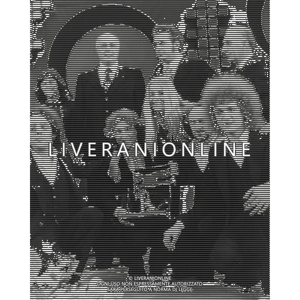 1977 SANREMO-FESTIVAL DELLA CANZONE ITALIANA NELLA FOTO IL COMPLESSO DEGLI HOMO SAPIENS VINCE IL FESTIVAL DI SANREMO AG ALDO LIVERANI SAS
