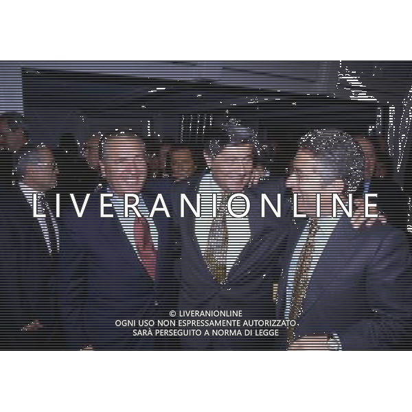 RETROSPETTIVA VINCENZO MATARRESE PRESIDENTE BARI CALCIO NELLA FOTO VINCENZO MATARRESE PRESIDENTE BARI CALCIO CON ANTONIO MATARRESE ELUCIANO NIZZOLA AG ALDO LIVERANI SAS 