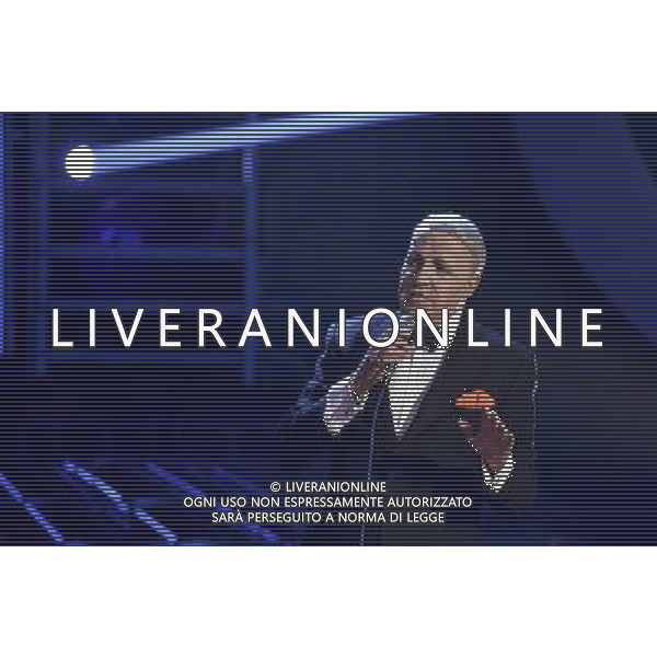 Roma - 20/11/2015 - Studi Rai De Paolis - Trasmissione TV \' Tale e Quale Show \' - nella foto: Massimo Lopez interpreta Frank Sinatra / Ph. Fabrizio Corradetti - Ag. Aldo Liverani sas