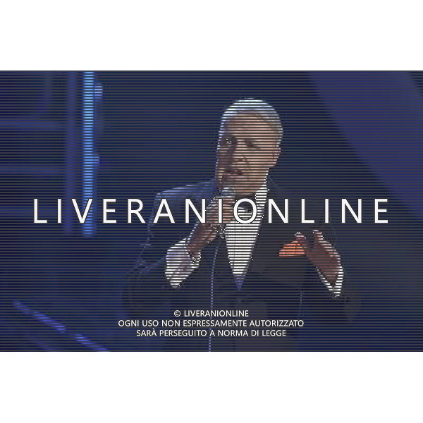 Roma - 20/11/2015 - Studi Rai De Paolis - Trasmissione TV \' Tale e Quale Show \' - nella foto: Massimo Lopez interpreta Frank Sinatra / Ph. Fabrizio Corradetti - Ag. Aldo Liverani sas