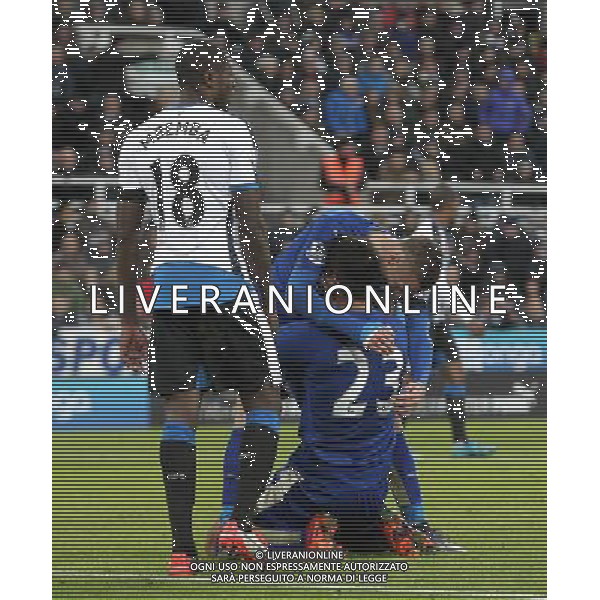 Leicester City\'s Leonardo Ulloa (No.23) is congratulated by Jamie Vardy as he celebrates scoring his sides second goal Photographer Rich Linley/CameraSport Football - Barclays Premiership - Newcastle United v Leicester City - Saturday 21st November 2015 - St James\' Park - Newcastle © CameraSport - 43 Linden Ave. Countesthorpe. Leicester. England. LE8 5PG - Tel: +44 (0) 116 277 4147 - admin@camerasport.com - www.camerasport.com AG ALDO LIVERANI SAS ONLY ITALY