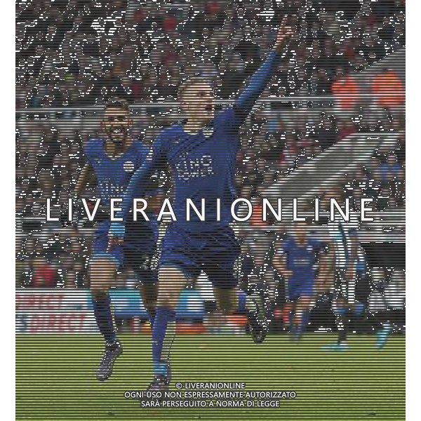 Leicester City\'s Jamie Vardy celebrates scoring the opening goal and a record equaling tenth successive Premier League goal Photographer Rich Linley/CameraSport Football - Barclays Premiership - Newcastle United v Leicester City - Saturday 21st November 2015 - St James\' Park - Newcastle © CameraSport - 43 Linden Ave. Countesthorpe. Leicester. England. LE8 5PG - Tel: +44 (0) 116 277 4147 - admin@camerasport.com - www.camerasport.com AG ALDO LIVERANI SAS ONLY ITALY