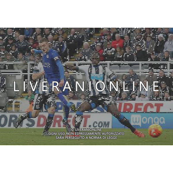 Leicester City\'s Jamie Vardy scores the opening goal and a record equaling tenth successive Premier League goal Photographer Rich Linley/CameraSport Football - Barclays Premiership - Newcastle United v Leicester City - Saturday 21st November 2015 - St James\' Park - Newcastle © CameraSport - 43 Linden Ave. Countesthorpe. Leicester. England. LE8 5PG - Tel: +44 (0) 116 277 4147 - admin@camerasport.com - www.camerasport.com AG ALDO LIVERANI SAS ONLY ITALY