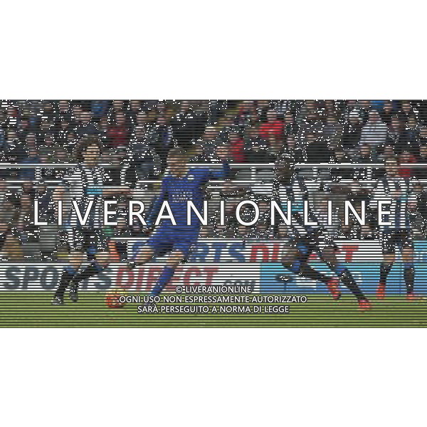 Leicester City\'s Jamie Vardy scores the opening goal and a record equaling tenth successive Premier League goal Photographer Rich Linley/CameraSport Football - Barclays Premiership - Newcastle United v Leicester City - Saturday 21st November 2015 - St James\' Park - Newcastle © CameraSport - 43 Linden Ave. Countesthorpe. Leicester. England. LE8 5PG - Tel: +44 (0) 116 277 4147 - admin@camerasport.com - www.camerasport.com AG ALDO LIVERANI SAS ONLY ITALY
