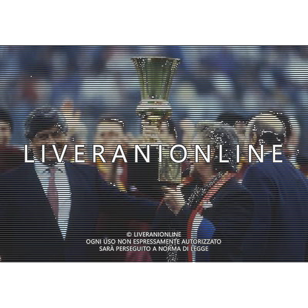 RETROSPETTIVA LUCIANO NIZZOLA DIRIGENTE CALCIO NELLA FOTO LUCIANO NIZZOLA CON LA COPPA ITALIA AG ALDO LIVERANI SAS