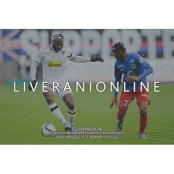Gilles Christ Sunu / Chaker Alhadhur - 22.11.2015 - Caen / Angers - 14eme journee de Ligue 1 Photo : Andre Ferreira / Icon Sport AG ALDO LIVERANI SAS ONLY ITALY