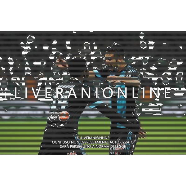Joie Marseille - Georges Kevin NKOUDOU / Mauricio ISLA - 22.11.2015 - Saint Etienne / Marseille - 14eme journee de Ligue 1 Photo : Jean Paul Thomas / Icon Sport AG ALDO LIVERANI SAS ONLY ITALY