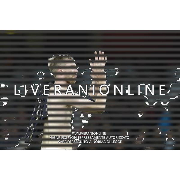 Arsenal\'s Per Mertesacker applauds the home fans at full time Photographer Craig Mercer/CameraSport Football - UEFA Champions League Group F - Arsenal v Dinamo Zagreb - Tuesday 24th November 2015 - Emirates Stadium - London © CameraSport - 43 Linden Ave. Countesthorpe. Leicester. England. LE8 5PG - Tel: +44 (0) 116 277 4147 - admin@camerasport.com - www.camerasport.com AG ALDO LIVERANI SAS ONLY ITALY