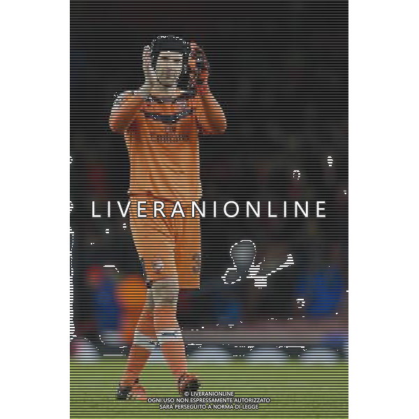 Arsenal\'s Petr Cech applauds the home fans at full time Photographer Craig Mercer/CameraSport Football - UEFA Champions League Group F - Arsenal v Dinamo Zagreb - Tuesday 24th November 2015 - Emirates Stadium - London © CameraSport - 43 Linden Ave. Countesthorpe. Leicester. England. LE8 5PG - Tel: +44 (0) 116 277 4147 - admin@camerasport.com - www.camerasport.com AG ALDO LIVERANI SAS ONLY ITALY