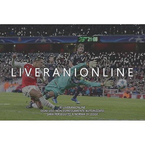 GOAL - Arsenal\'s Alexis Sanchez scores his sides third goal past Dinamo Zagreb\'s Eduardo Photographer Craig Mercer/CameraSport Football - UEFA Champions League Group F - Arsenal v Dinamo Zagreb - Tuesday 24th November 2015 - Emirates Stadium - London © CameraSport - 43 Linden Ave. Countesthorpe. Leicester. England. LE8 5PG - Tel: +44 (0) 116 277 4147 - admin@camerasport.com - www.camerasport.com AG ALDO LIVERANI SAS ONLY ITALY