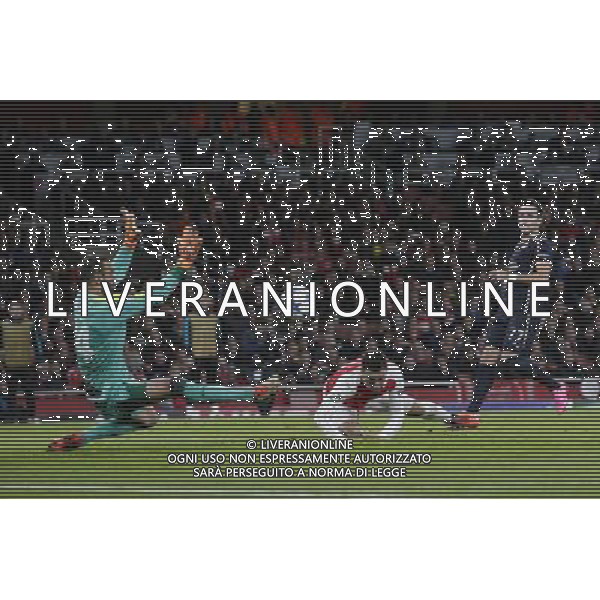 GOAL - Arsenal\'s Mesut Ozil scores the opening goal past Dinamo Zagreb\'s Eduardo Photographer Craig Mercer/CameraSport Football - UEFA Champions League Group F - Arsenal v Dinamo Zagreb - Tuesday 24th November 2015 - Emirates Stadium - London © CameraSport - 43 Linden Ave. Countesthorpe. Leicester. England. LE8 5PG - Tel: +44 (0) 116 277 4147 - admin@camerasport.com - www.camerasport.com AG ALDO LIVERANI SAS ONLY ITALY