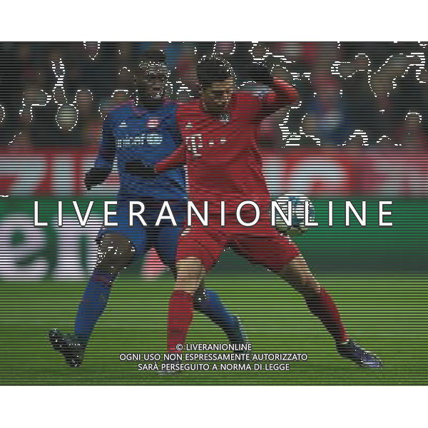 firo : Fu§ball,Fussball : 24.11.2015 Champions League, Saison 2015/2016: FC Bayern MŸnchen - Olympiacos FC, FCB, Robert Lewandowski ( MŸnchen ) im Zweikampf mit Arthur Masuaku ( Olympiacos ) $worldrightsEs gelten unsere AGB, einsehbar auf www.firosportphoto.de copyright by firo sportphoto: Coesfelder Str. 207 D- 48249 DŸlmen www.firosportphoto.de mail@firosportphoto.de (V o l k s b a n k B o c h u m - W i t t e n ) BLZ.: 430 601 29 Kt. Nr.: 341 117 100 Tel: +49-2594 - 9916004 Fax: +49-2594 - 9916005 AG ALDO LIVERANI SAS ONLY ITALY