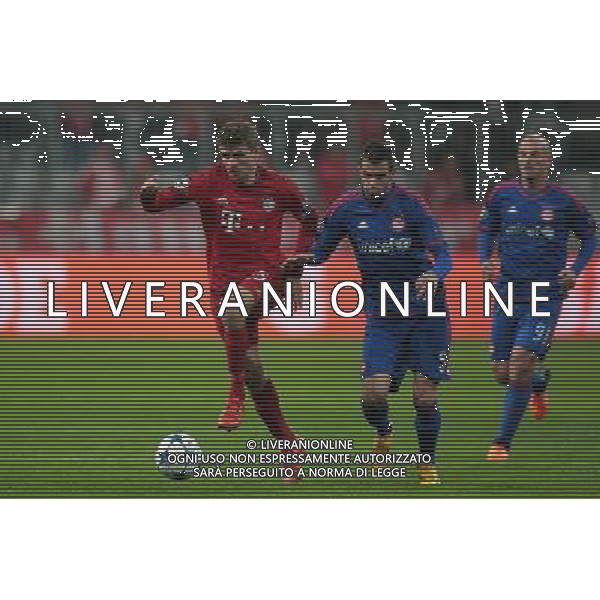 firo : Fu§ball,Fussball : 24.11.2015 Champions League, Saison 2015/2016: FC Bayern MŸnchen - Olympiacos FC, FCB, Thomas MŸller ( MŸnchen ) im Zweikampf mit Luka Milivojevic ( Olympiacos ) $worldrightsEs gelten unsere AGB, einsehbar auf www.firosportphoto.de copyright by firo sportphoto: Coesfelder Str. 207 D- 48249 DŸlmen www.firosportphoto.de mail@firosportphoto.de (V o l k s b a n k B o c h u m - W i t t e n ) BLZ.: 430 601 29 Kt. Nr.: 341 117 100 Tel: +49-2594 - 9916004 Fax: +49-2594 - 9916005 AG ALDO LIVERANI SAS ONLY ITALY