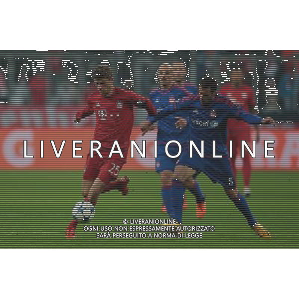 firo : Fu§ball,Fussball : 24.11.2015 Champions League, Saison 2015/2016: FC Bayern MŸnchen - Olympiacos FC, FCB, Thomas MŸller ( MŸnchen ) im Zweikampf mit Luka Milivojevic ( Olympiacos ) $worldrightsEs gelten unsere AGB, einsehbar auf www.firosportphoto.de copyright by firo sportphoto: Coesfelder Str. 207 D- 48249 DŸlmen www.firosportphoto.de mail@firosportphoto.de (V o l k s b a n k B o c h u m - W i t t e n ) BLZ.: 430 601 29 Kt. Nr.: 341 117 100 Tel: +49-2594 - 9916004 Fax: +49-2594 - 9916005 AG ALDO LIVERANI SAS ONLY ITALY