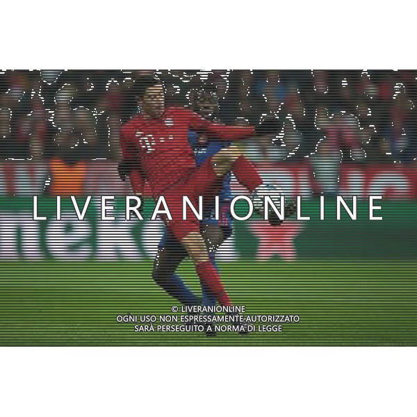 firo : Fu§ball,Fussball : 24.11.2015 Champions League, Saison 2015/2016: FC Bayern MŸnchen - Olympiacos FC, FCB, Robert Lewandowski ( MŸnchen ) im Zweikampf mit Arthur Masuaku ( Olympiacos ) $worldrightsEs gelten unsere AGB, einsehbar auf www.firosportphoto.de copyright by firo sportphoto: Coesfelder Str. 207 D- 48249 DŸlmen www.firosportphoto.de mail@firosportphoto.de (V o l k s b a n k B o c h u m - W i t t e n ) BLZ.: 430 601 29 Kt. Nr.: 341 117 100 Tel: +49-2594 - 9916004 Fax: +49-2594 - 9916005 AG ALDO LIVERANI SAS ONLY ITALY