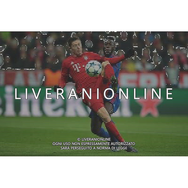 firo : Fu§ball,Fussball : 24.11.2015 Champions League, Saison 2015/2016: FC Bayern MŸnchen - Olympiacos FC, FCB, Robert Lewandowski ( MŸnchen ) im Zweikampf mit Arthur Masuaku ( Olympiacos ) $worldrightsEs gelten unsere AGB, einsehbar auf www.firosportphoto.de copyright by firo sportphoto: Coesfelder Str. 207 D- 48249 DŸlmen www.firosportphoto.de mail@firosportphoto.de (V o l k s b a n k B o c h u m - W i t t e n ) BLZ.: 430 601 29 Kt. Nr.: 341 117 100 Tel: +49-2594 - 9916004 Fax: +49-2594 - 9916005 AG ALDO LIVERANI SAS ONLY ITALY