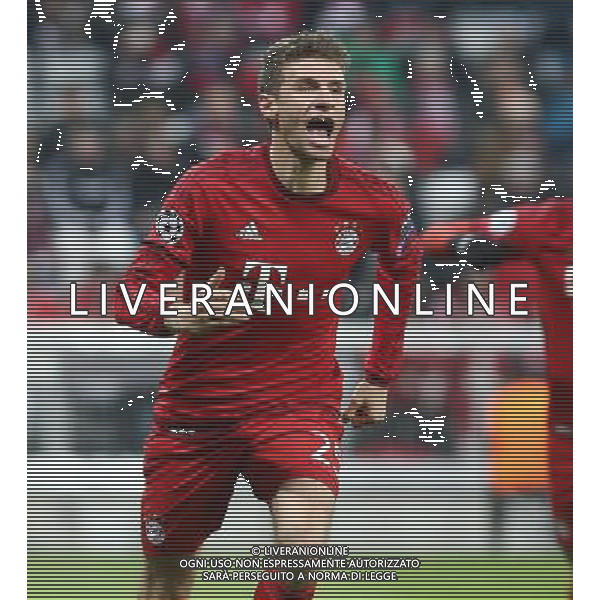 firo : 24.11.2015, Fu§ball, Saison 2015/2016, UEFA Champions League: FC Bayern MŸnchen - Olympiakos PirŠus 4.0 Jubel Thomas M†LLER $worldrightsEs gelten unsere AGB, einsehbar auf www.firosportphoto.de ¤ONLY FOR USE IN G E R M A N Y !!!!! Photo : INTIME, copyright by firo sportphoto: Coesfelder Str.207 48249 DŸlmeTel.:02594 9916004 www.firosportphoto.de mail@firosportphoto.de (V o l k s b a n k B o c h u m - W i t t e n ) BLZ.: 430 601 29 Kt. Nr.: 341 117 100 Tel.:02594 9916004 AG ALDO LIVERANI SAS ONLY ITALY