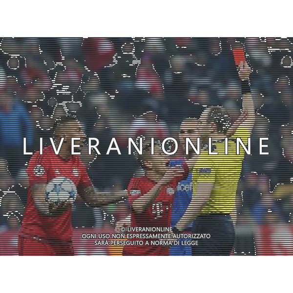 firo : 24.11.2015, Fu§ball, Saison 2015/2016, UEFA Champions League: FC Bayern MŸnchen - Olympiakos PirŠus Schiedsrichter ERIKSSON zeigt die rote Karte fŸr BADSTUBER, nicht im Bild, Protest RAFINHA $worldrightsEs gelten unsere AGB, einsehbar auf www.firosportphoto.de ¤ONLY FOR USE IN G E R M A N Y !!!!! Photo : INTIME, copyright by firo sportphoto: Coesfelder Str.207 48249 DŸlmeTel.:02594 9916004 www.firosportphoto.de mail@firosportphoto.de (V o l k s b a n k B o c h u m - W i t t e n ) BLZ.: 430 601 29 Kt. Nr.: 341 117 100 Tel.:02594 9916004 AG ALDO LIVERANI SAS ONLY ITALY