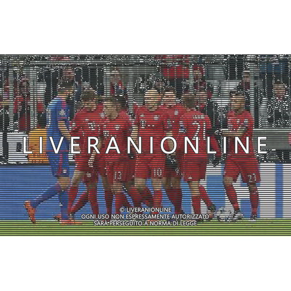 firo : 24.11.2015, Fu§ball, Saison 2015/2016, UEFA Champions League: FC Bayern MŸnchen - Olympiakos PirŠus Jubel LEWANDOWSKI mit M†LLER und ROBBEN $worldrightsEs gelten unsere AGB, einsehbar auf www.firosportphoto.de ¤ONLY FOR USE IN G E R M A N Y !!!!! Photo : INTIME, copyright by firo sportphoto: Coesfelder Str.207 48249 DŸlmeTel.:02594 9916004 www.firosportphoto.de mail@firosportphoto.de (V o l k s b a n k B o c h u m - W i t t e n ) BLZ.: 430 601 29 Kt. Nr.: 341 117 100 Tel.:02594 9916004 AG ALDO LIVERANI SAS ONLY ITALY