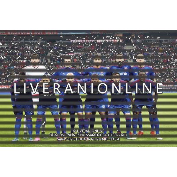 firo : 24.11.2015, Fu§ball, Saison 2015/2016, UEFA Champions League: FC Bayern MŸnchen - Olympiakos PirŠus Team, Mannschaft, Teamfoto, Mannschaftsfoto PirŠus $worldrightsEs gelten unsere AGB, einsehbar auf www.firosportphoto.de ¤ONLY FOR USE IN G E R M A N Y !!!!! Photo : INTIME, copyright by firo sportphoto: Coesfelder Str.207 48249 DŸlmeTel.:02594 9916004 www.firosportphoto.de mail@firosportphoto.de (V o l k s b a n k B o c h u m - W i t t e n ) BLZ.: 430 601 29 Kt. Nr.: 341 117 100 Tel.:02594 9916004 AG ALDO LIVERANI SAS ONLY ITALY