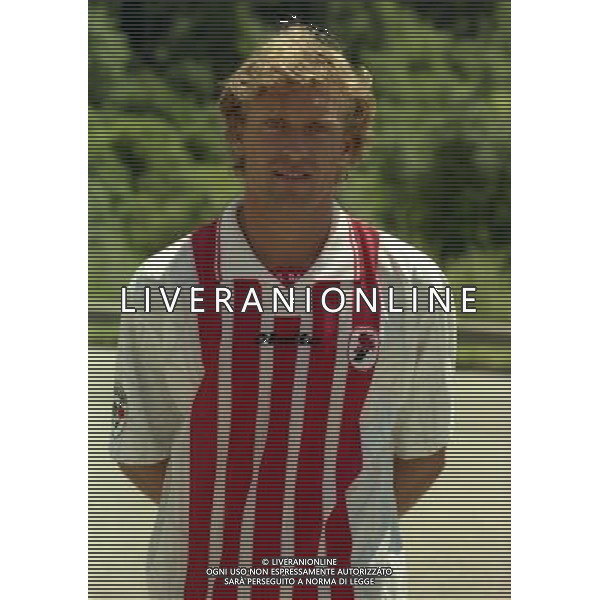 BARI CALCIO 1996 NELLA FOTO THOMAS DOLL CON LA MAGLIA DEL BARI AG ALDO LIVERANI SAS