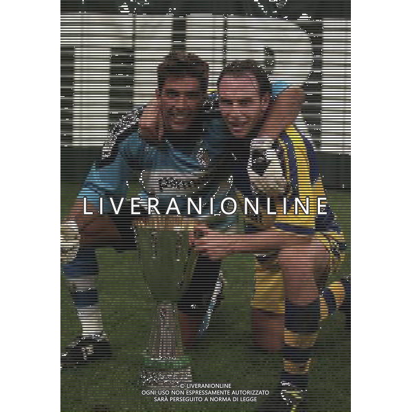 MILANO SUPERCOPPA ITALIANA MILAN PARMA 21-08 -1999 NELLA FOTO GIANLUCA BUFFON CON LA SUPERCOPPA ITALIANA E ALAIN BOGHOSSIAN AG ALDO LIVERANI SAS