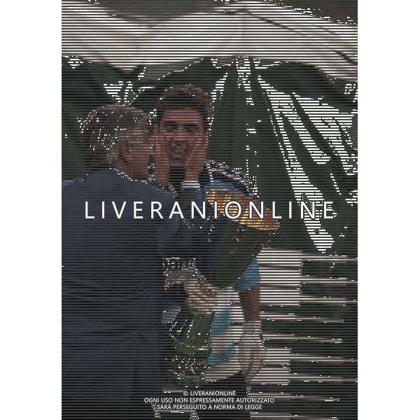 MILANO SUPERCOPPA ITALIANA MILAN PARMA 21-081-1999 NELLA FOTO GIANLUCA BUFFON CON LA SUPERCOPPA ITALIANA AG ALDO LIVERANI SAS