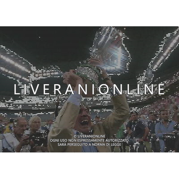 MILANO SUPERCOPPA ITALIANA MILAN PARMA 21-081-1999 NELLA FOTO ALBERTO MALESANI CON LA SUPERCOPPA ITALIANA AG ALDO LIVERANI SAS