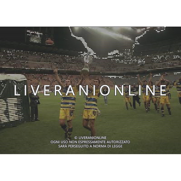 MILANO SUPERCOPPA ITALIANA MILAN PARMA 21-08 -1999 NELLA FOTO ALAIN BOGHOSSIAN E DIEGO FUSER CON LA SUPERCOPPA ITALIANA AG ALDO LIVERANI SAS