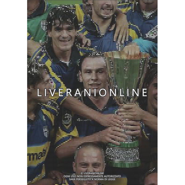 MILANO SUPERCOPPA ITALIANA MILAN PARMA 21-08 -1999 NELLA FOTO ALAIN BOGHOSSIAN E FABIO CANNAVARO CON LA SUPERCOPPA ITALIANA AG ALDO LIVERANI SAS
