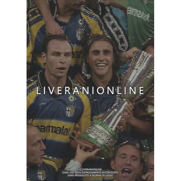 MILANO SUPERCOPPA ITALIANA MILAN PARMA 21-08 -1999 NELLA FOTO ALAIN BOGHOSSIAN E FABIO CANNAVARO CON LA SUPERCOPPA ITALIANA AG ALDO LIVERANI SAS