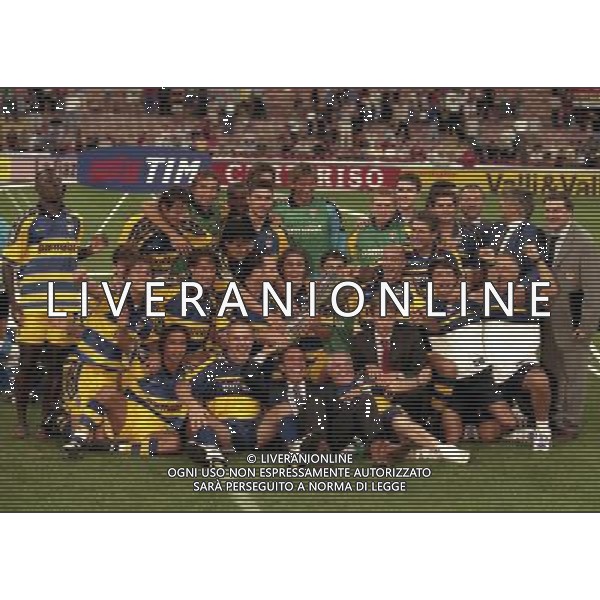 MILANO SUPERCOPPA ITALIANA MILAN PARMA 21-081-1999 NELLA FOTO I GIOCATORI DEL PARMA FESTEGGIANO CON LA SUPERCOPPA ITALIANA AG ALDO LIVERANI SAS