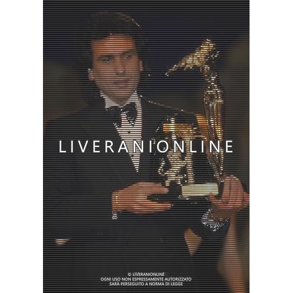 Teatro Ariston di Sanremo 40mo Festival della Canzone Italiana - 1990 nella foto Toto Cutugno con la canzone \' Gli amori \' si classifica al secondo posto ©Agenzia Aldo Liverani Sas