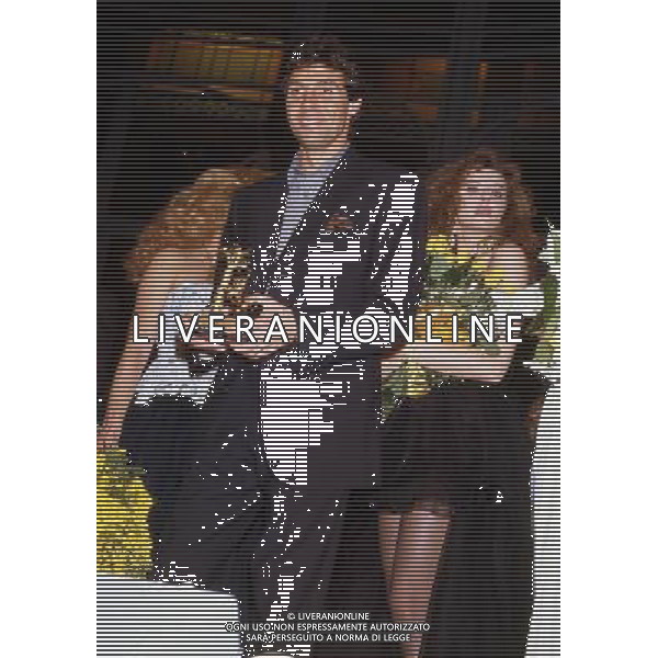 Teatro Ariston di Sanremo 42mo Festival della Canzone Italiana - 1992 nella foto Luca barbarossa vincitore con la canzone \' Portami a ballare \' e Alba Parietti ©Agenzia Aldo Liverani Sas