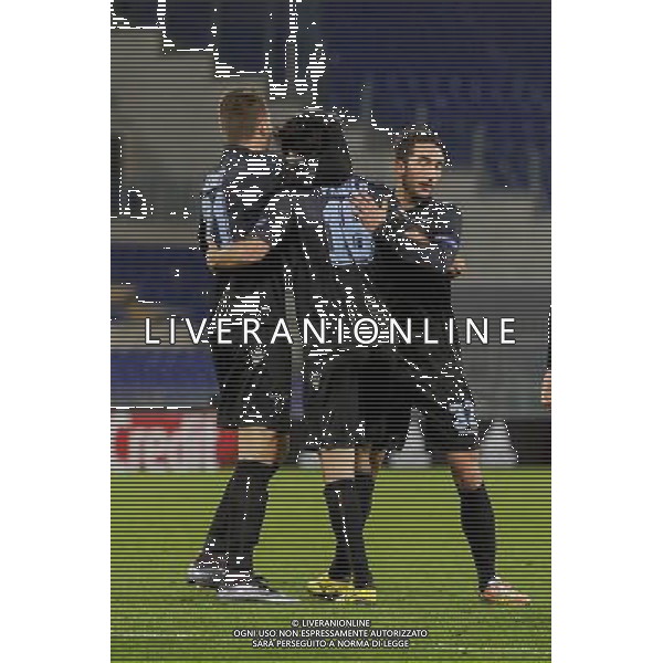Roma - 26/11/2015 - Stadio Olimpico - UEFA Europa League 2015-2016 - Gruppo G - Lazio vs Dnipro - nella foto: marco parolo festeggiato dai compagni dopo il gol del 2 a 1 /Ph. Corradetti - Ag. Aldo Liverani