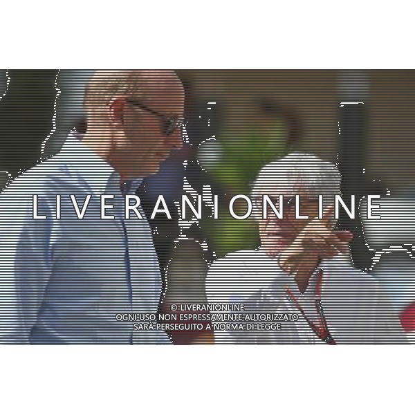 (L to R): Donald Mackenzie (GBR) CVC Capital Partners Managing Partner, Co Head of Global Investments with Bernie Ecclestone (GBR). 27.11.2015. Formula 1 World Championship, Rd 19, Abu Dhabi Grand Prix, Yas Marina Circuit, Abu Dhabi, Practice Day. / AGENZIA ALDO LIVERANI SAS - ITALY ONLY EDITORIAL USE ONLY - Gp F1 Abu Dhabi Prove Libere