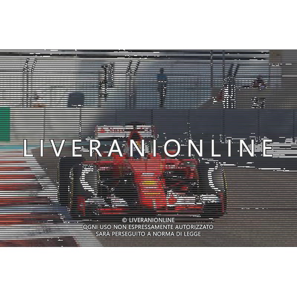 Sebastian Vettel (GER) Ferrari SF15-T. 27.11.2015. Formula 1 World Championship, Rd 19, Abu Dhabi Grand Prix, Yas Marina Circuit, Abu Dhabi, Practice Day. / AGENZIA ALDO LIVERANI SAS - ITALY ONLY EDITORIAL USE ONLY - Gp F1 Abu Dhabi Prove Libere