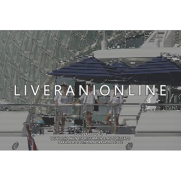 Boat crew. 27.11.2015. Formula 1 World Championship, Rd 19, Abu Dhabi Grand Prix, Yas Marina Circuit, Abu Dhabi, Practice Day. / AGENZIA ALDO LIVERANI SAS - ITALY ONLY EDITORIAL USE ONLY - Gp F1 Abu Dhabi Prove Libere