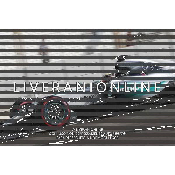 Lewis Hamilton (GBR) Mercedes AMG F1 W06. 28.11.2015. Formula 1 World Championship, Rd 19, Abu Dhabi Grand Prix, Yas Marina Circuit, Abu Dhabi, Qualifying Day. AG ALDO LIVERANI SAS ONLY ITALY