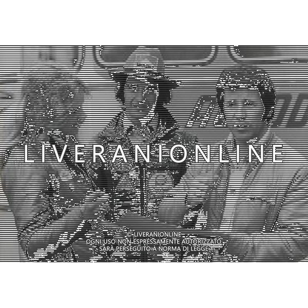 ARTURIO (ARTURO) MERZARIO PILOTA AUTOMOBILISTICO ITALIANO CON LA SIGNORA DE ADAMICH E MARIO ANDRETTI - RETROSPETTIVA ©ARCHIVIO/AGENZIA ALDO LIVERANI SAS